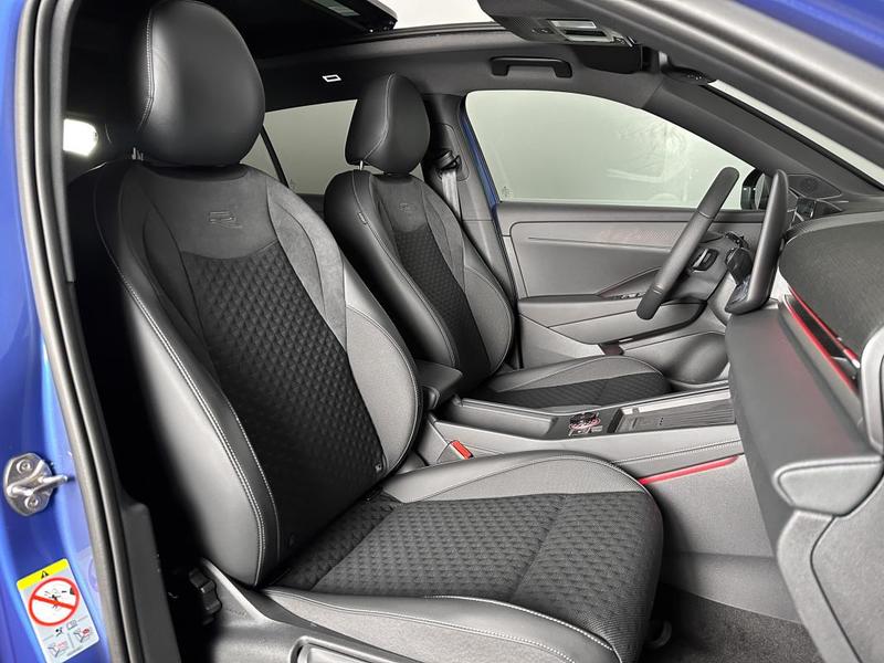 Volkswagen t-Roc Nouveau R-Line 1.5 E-Tsi 150ch Dsg T.O Semi Alcantara Chauff Carplay Keyless Camera