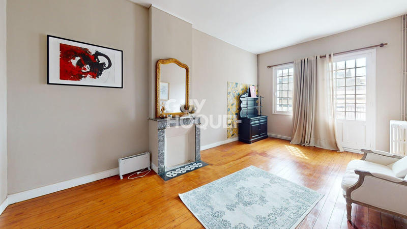 Maison - 270 m² - 10 pièces