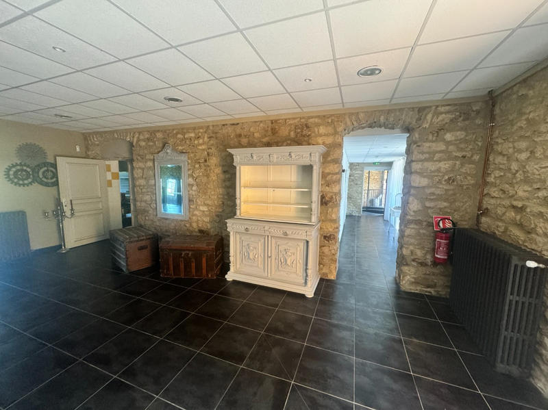 Propriété - 1 500 m² - 23 pièces