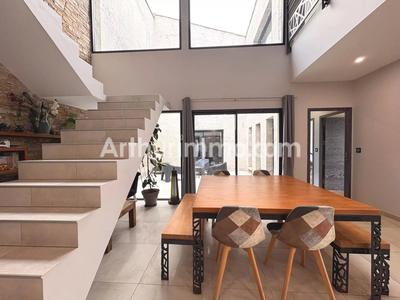 Maison - 257 m² - 5 pièces