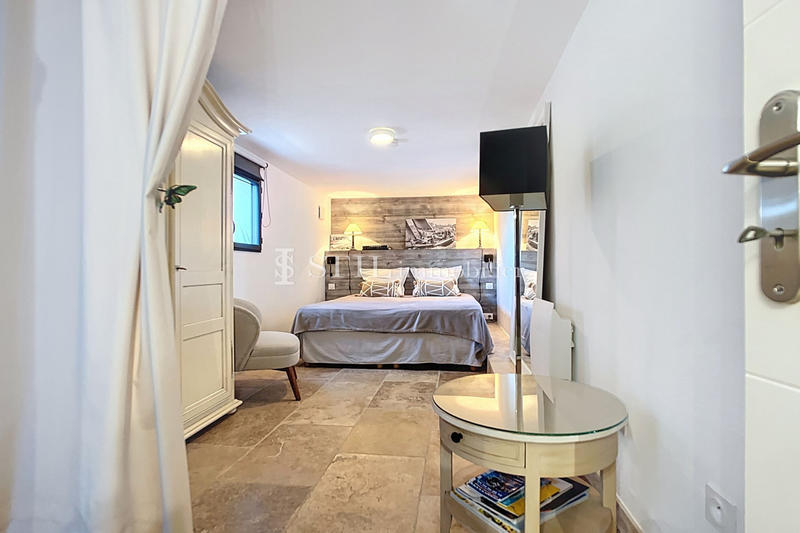 Villa - 270 m² - 6 pièces