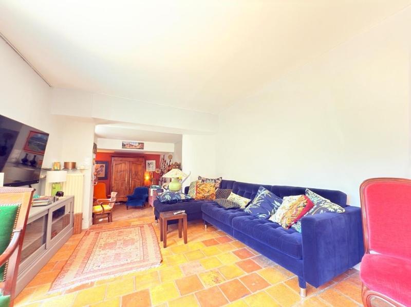 Maison - 254 m² - 9 pièces