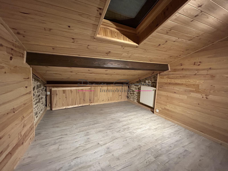 Maison - 210 m² - 8 pièces