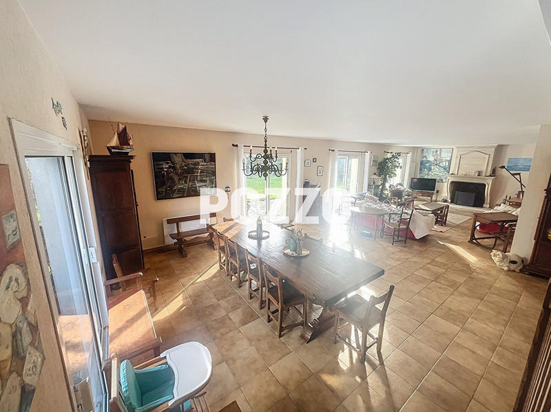 Maison - 268 m² - 9 pièces