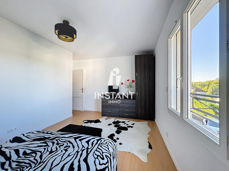 Villa - 238 m² - 9 pièces