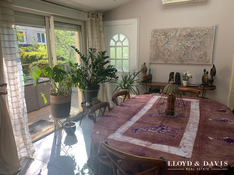 Maison - 220 m² - 9 pièces