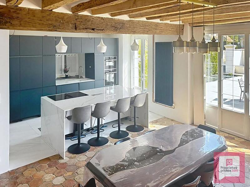 Maison - 250 m² - 9 pièces