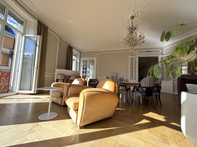 Local commercial - 269 m² - 6 pièces