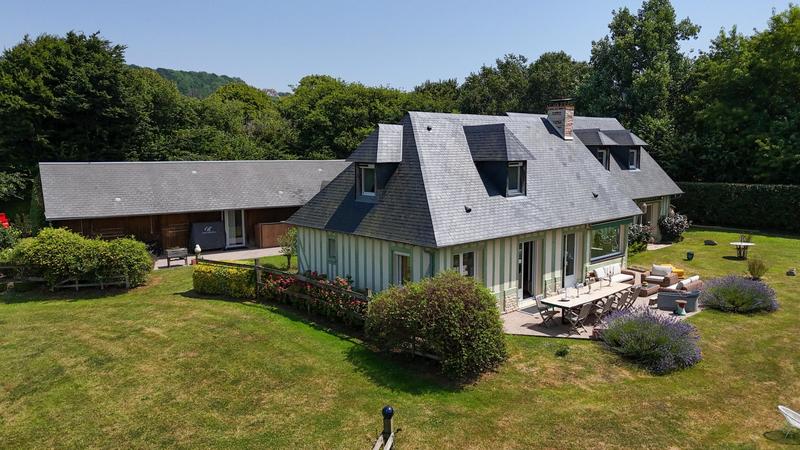 Maison - 200 m² - 6 pièces