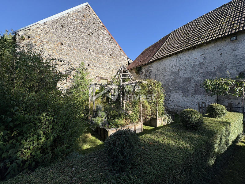 Maison - 235 m² - 9 pièces