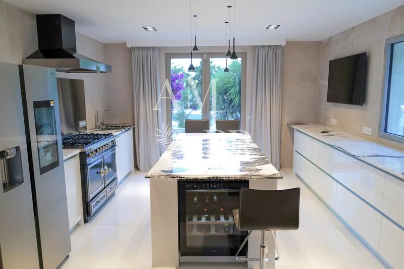 Villa - 400 m² - 9 pièces