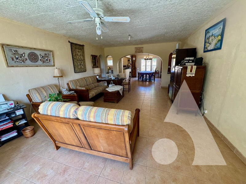 Maison - 247 m² - 7 pièces