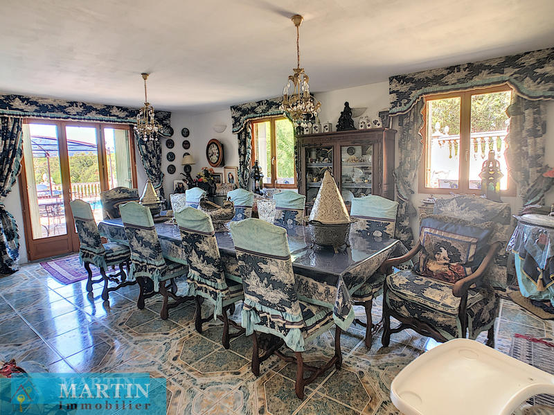 Villa - 269 m² - 12 pièces