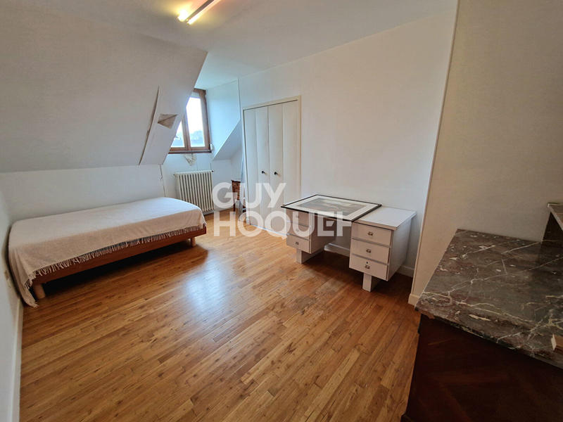 Maison - 210 m² - 8 pièces