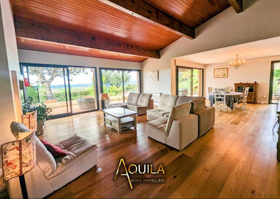 Villa - 341 m² - 8 pièces