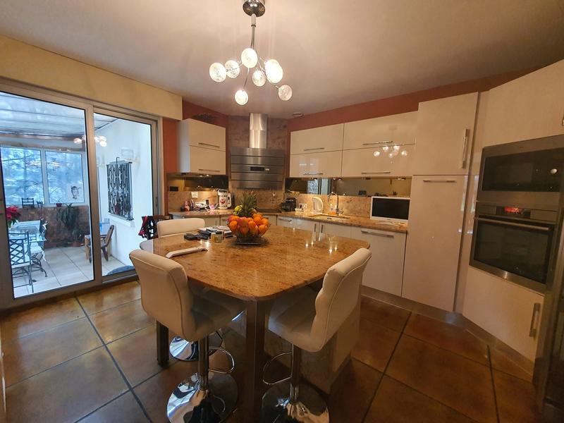 Maison - 228 m² - 5 pièces