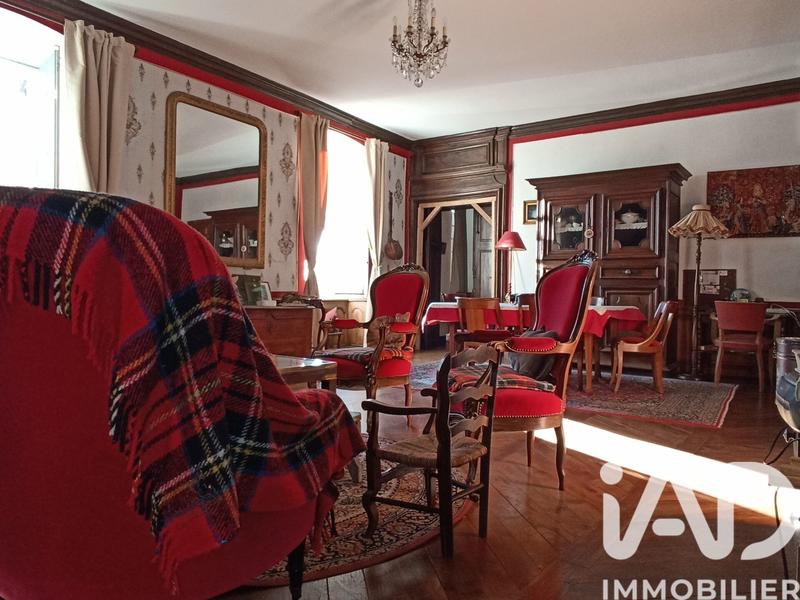 Maison - 330 m² - 6 pièces