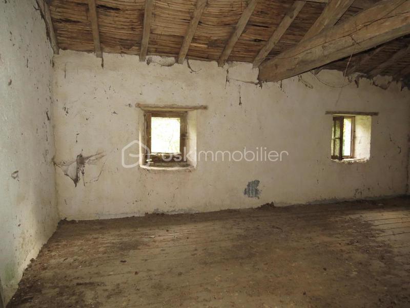 Maison ancienne - 1 140 m² - 2 pièces
