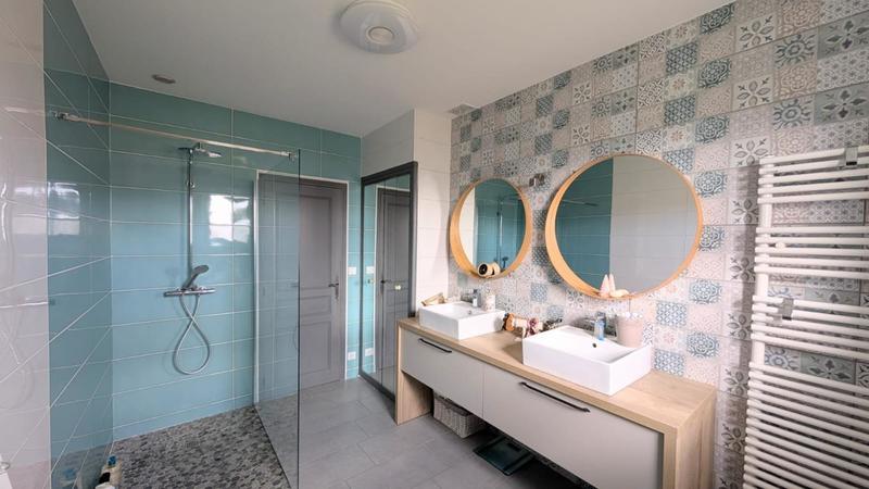 Maison - 258 m² - 9 pièces