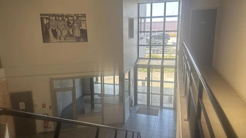 Entrepôt - 4 305 m²