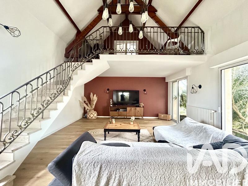 Maison - 228 m² - 8 pièces