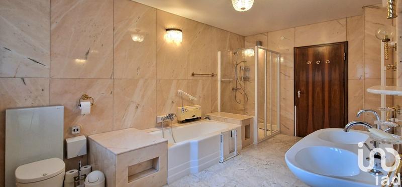 Maison - 334 m² - 10 pièces