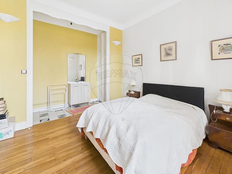 Maison - 210 m² - 10 pièces