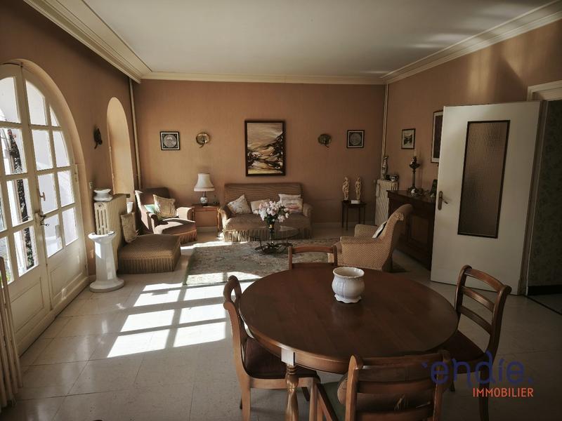 Maison - 185 m² - 8 pièces