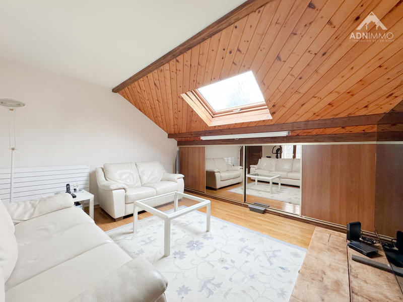 Maison - 245 m² - 9 pièces