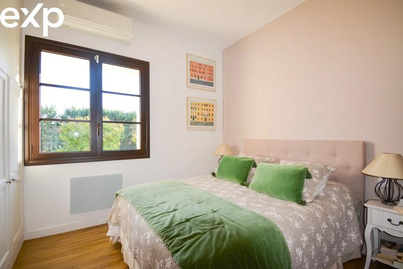 Maison - 300 m² - 9 pièces