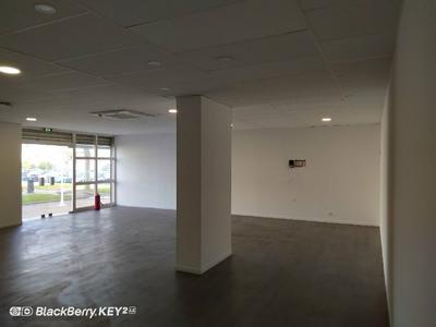 Bureau - 100 m² - 1 pièce