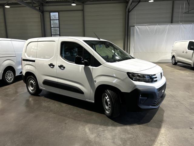 Peugeot Partner Fourgon Prix Ttc - m 650 Kg Bluehdi 130 Eat8 3 Places Moduwork Camera Led Main Libre Berlingo