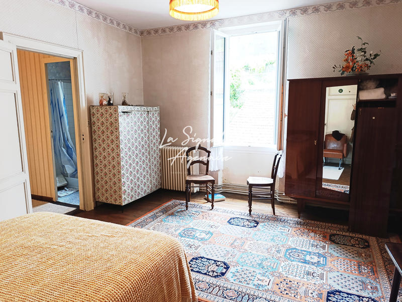 Maison - 248 m² - 8 pièces