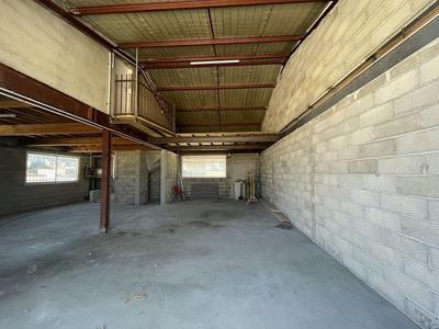 Local commercial - 130 m² - 2 pièces