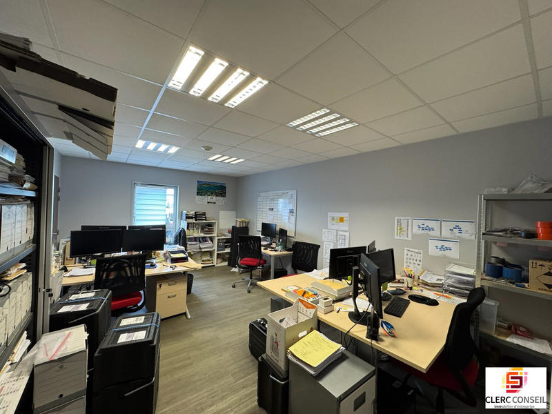 Local d'activités - 357 m²
