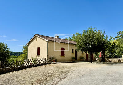 Maison - 288 m² - 12 pièces