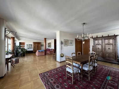 Appartement - 226 m² - 7 pièces
