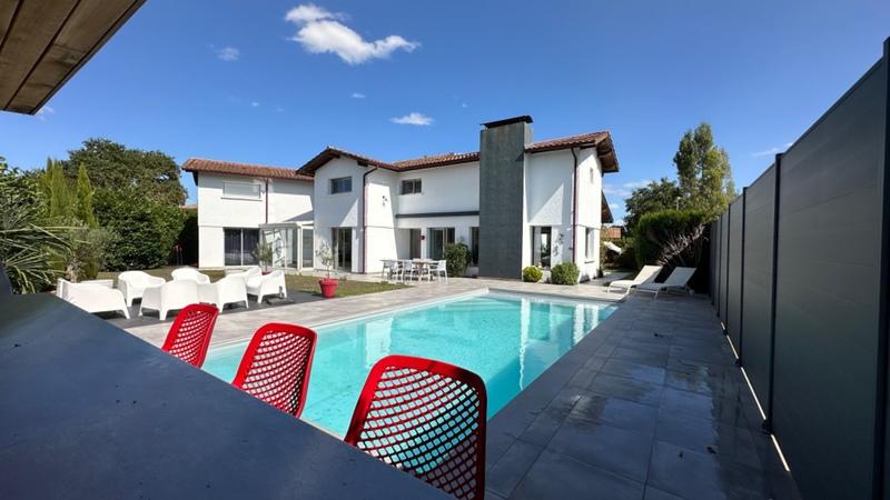 Villa - 205 m² - 10 pièces