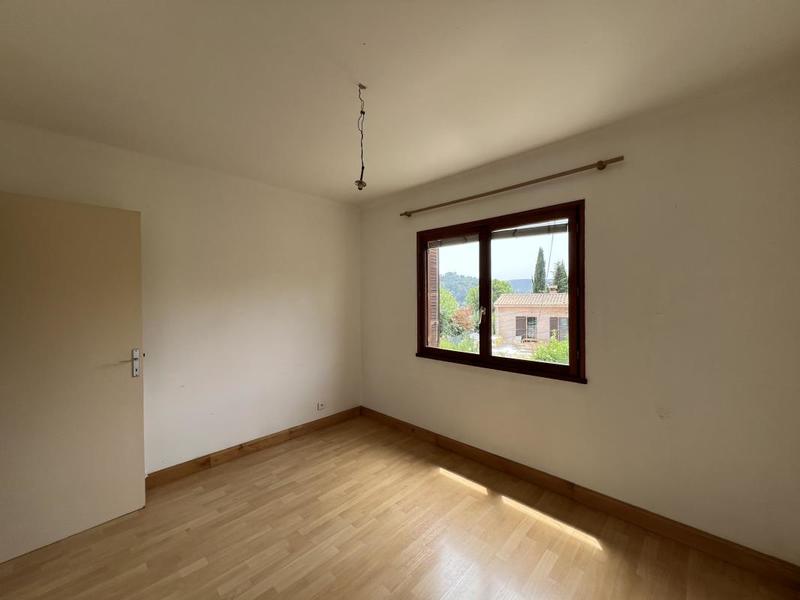 Maison - 256 m² - 5 pièces