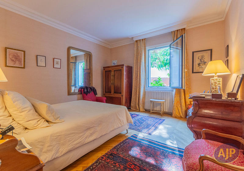 Maison - 268 m² - 8 pièces