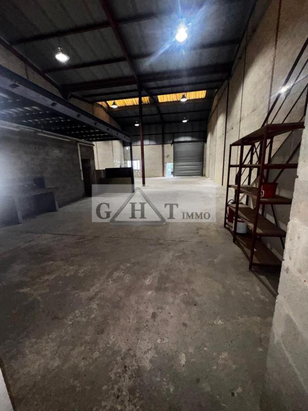 Entrepôt - 404 m²