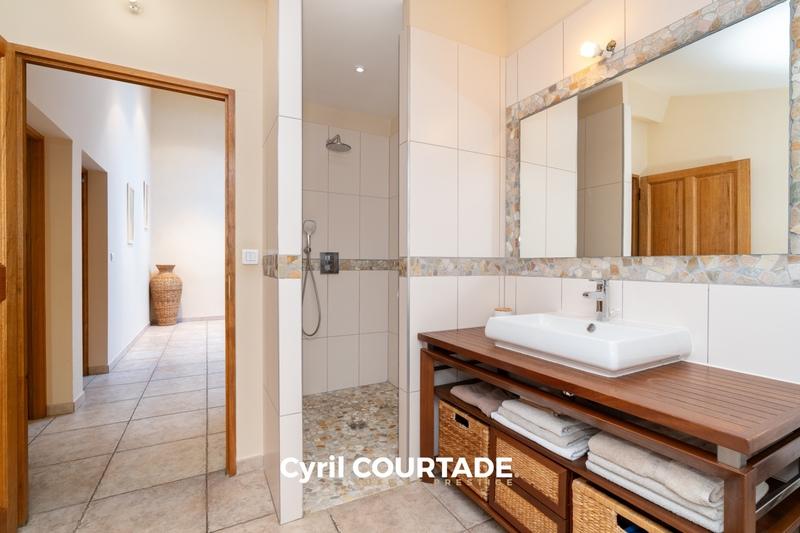 Maison en pierre - 236 m² - 7 pièces