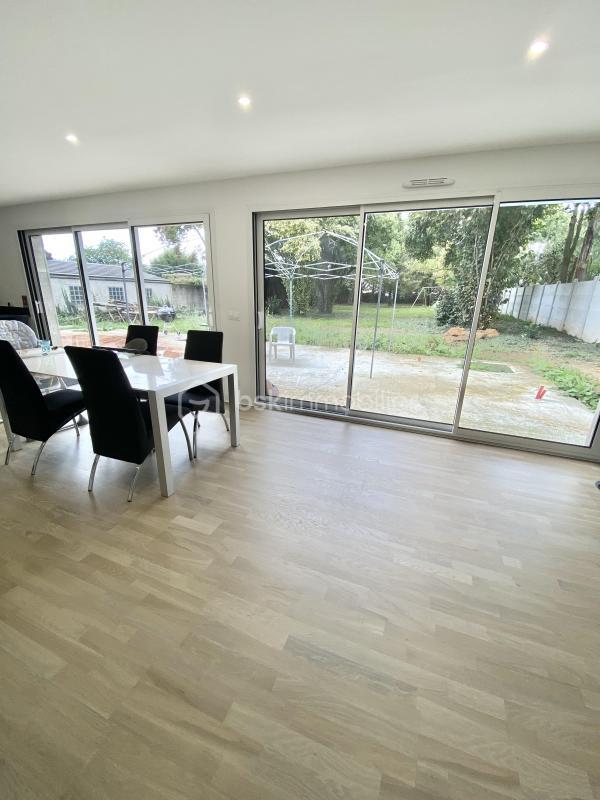 Maison - 233 m² - 7 pièces