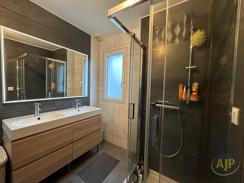 Maison - 127 m² - 6 pièces