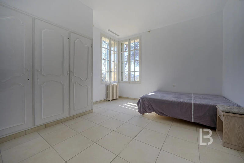 Maison - 225 m² - 7 pièces