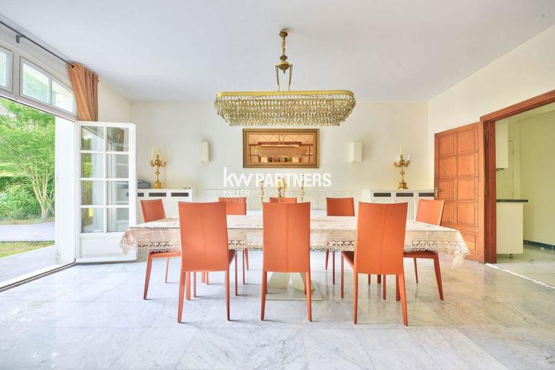 Maison - 498 m² - 14 pièces