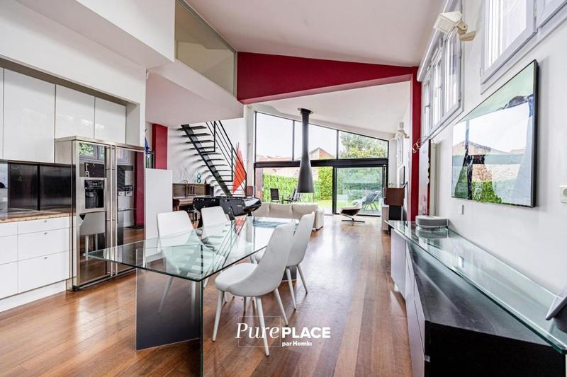 Maison - 225 m² - 6 pièces