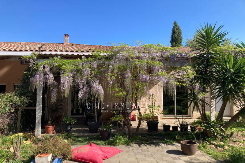 Propriété - 360 m² - 9 pièces