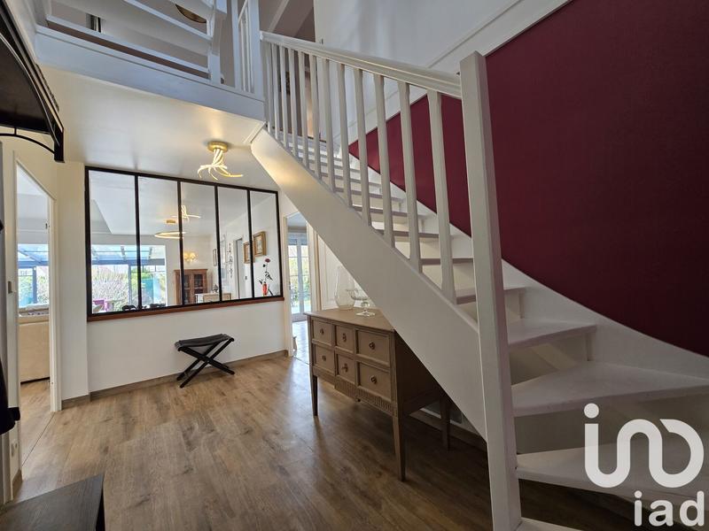 Maison - 219 m² - 8 pièces