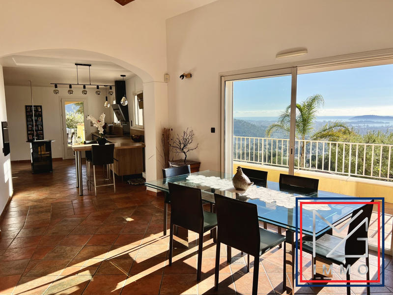 Villa - 285 m² - 8 pièces